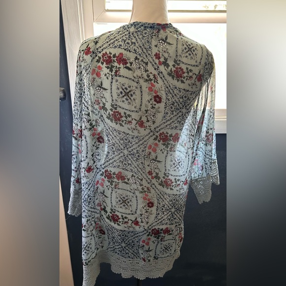 Mason & Belle Green Floral kimono Cover-up Size large Crocheted Lace Trim - Picture 5 of 6